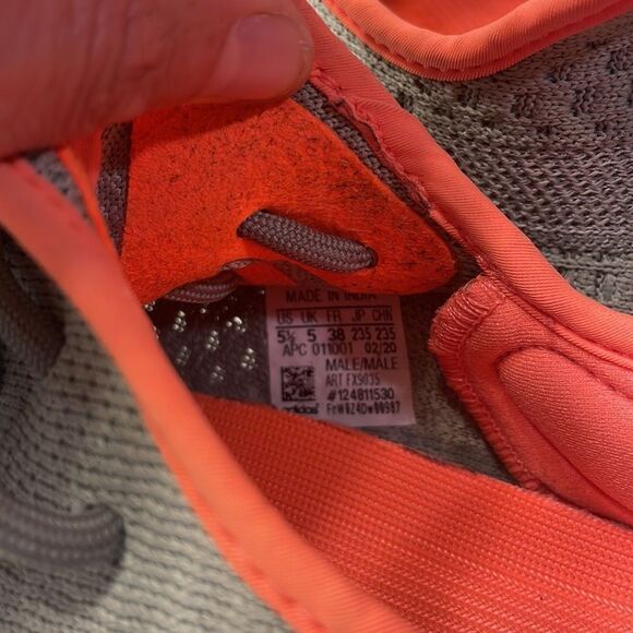 YEEZY boost woman’s tennis shoes. - Picture 10 of 13